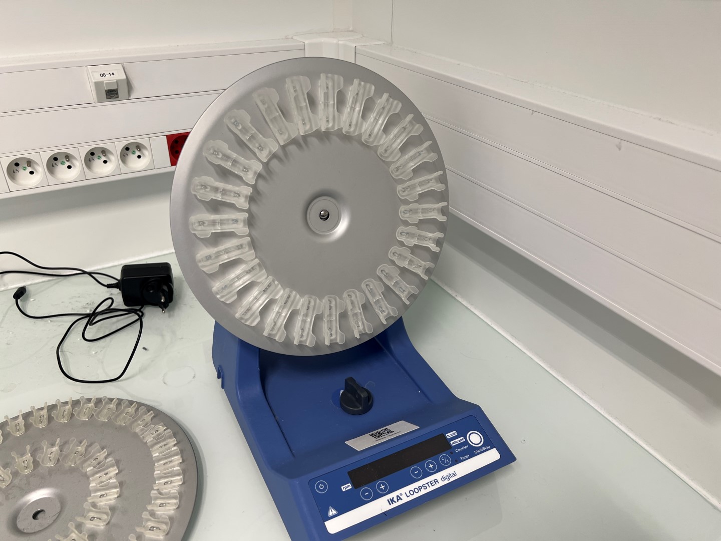 IKA LOOPSTER digital - Orbital Tube Rotator (2015)